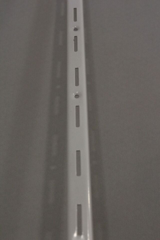 100 Cm Beyaz Tek Sıra Delikli Raf Dikme Destek Profili  - Raf Direği