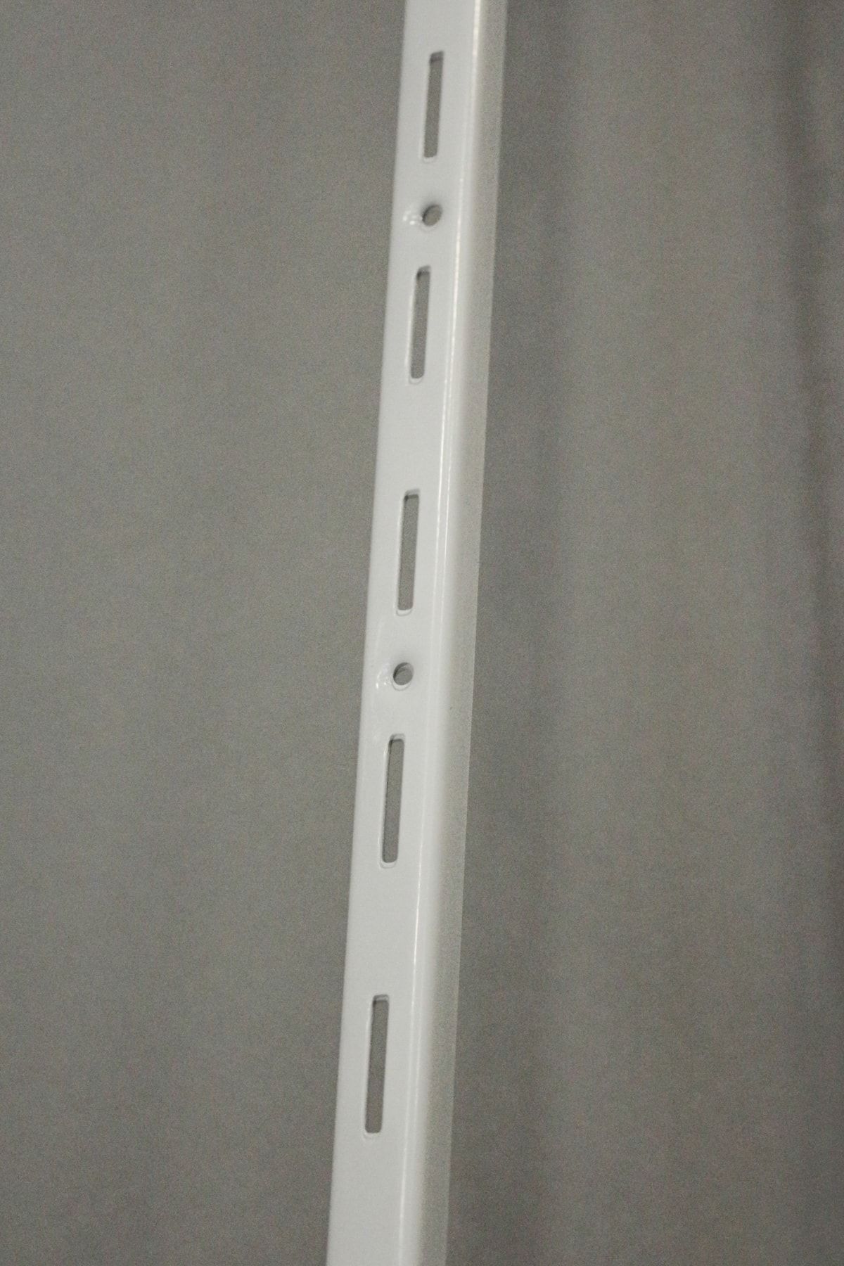 4 Adet 200 Cm Beyaz Tek Sıra Delikli Raf Dikme Destek Profili - Raf Direği